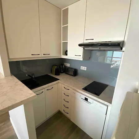Nid Douillet Pour 2, Face A La Apartmán